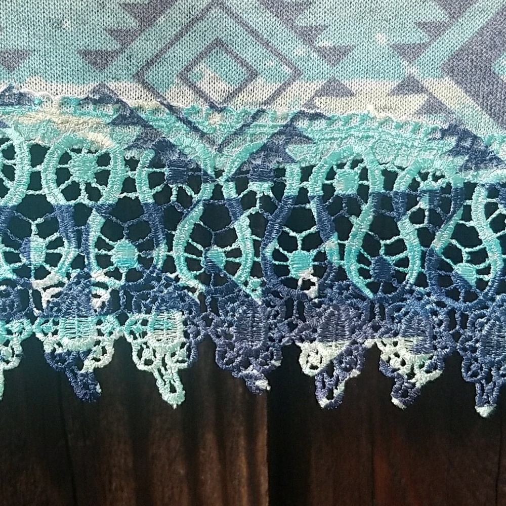 Aztec Crop Top - Picture 2 of 4